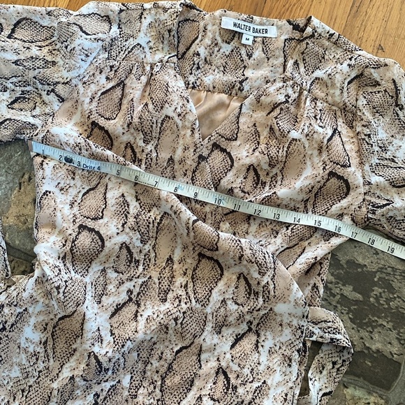 Walter Baker Snake Print Wrap Blouse Size Medium - Picture 5 of 11